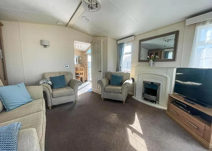 Lovely Caravan With Decking At Manor Park, Near Hunstanton Beach Ref 23034C
