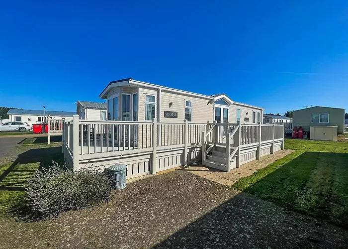 Lovely Caravan With Decking At Manor Park, Near Hunstanton Beach Ref 23034C