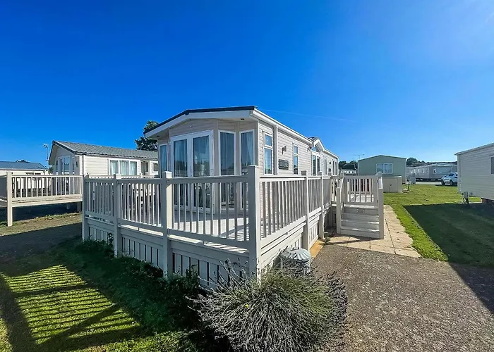 Lovely Caravan With Decking At Manor Park, Near Hunstanton Beach Ref 23034C