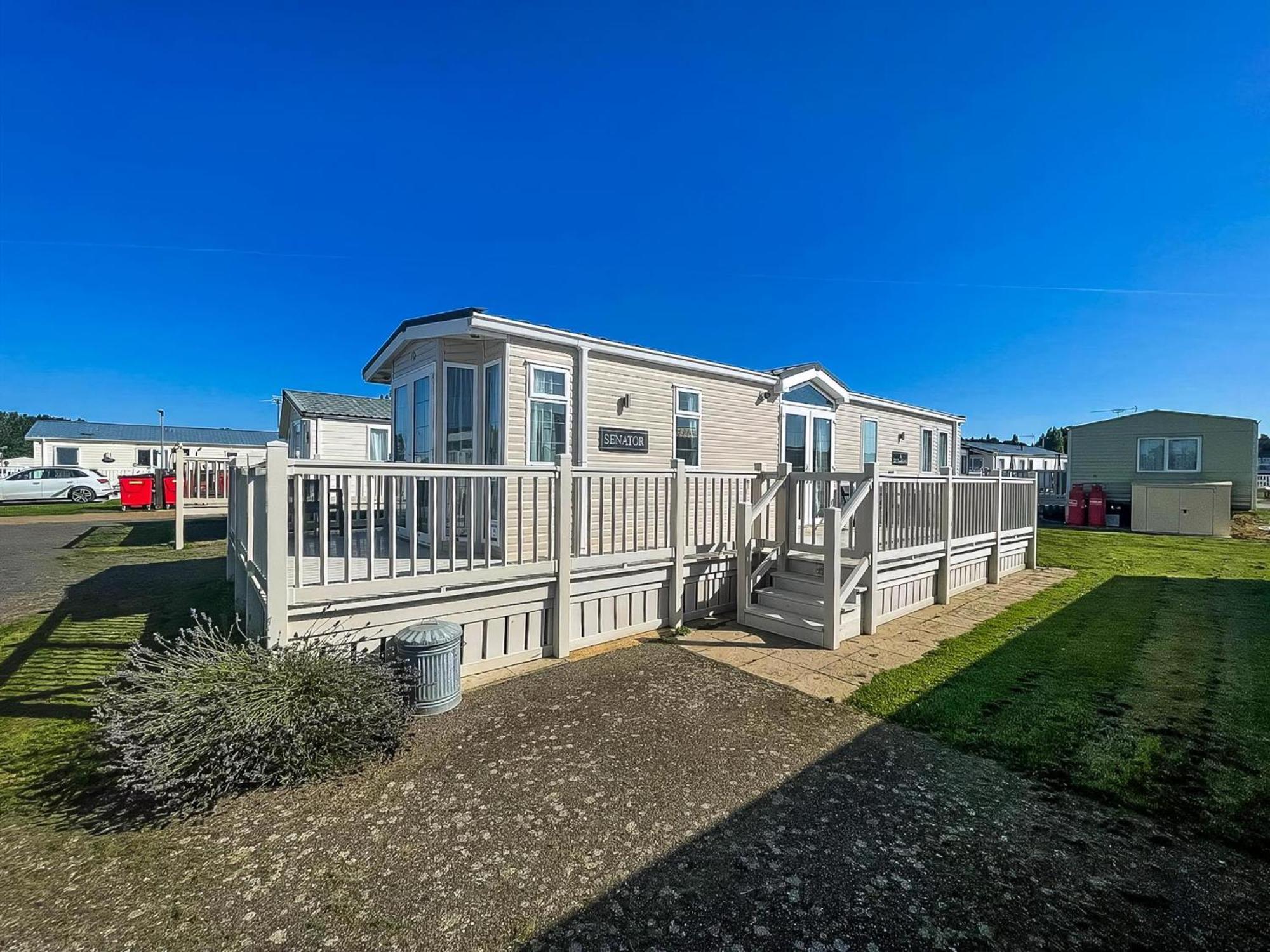 Campsite Lovely Caravan With Decking At Manor Park, Near Ref 23034c *